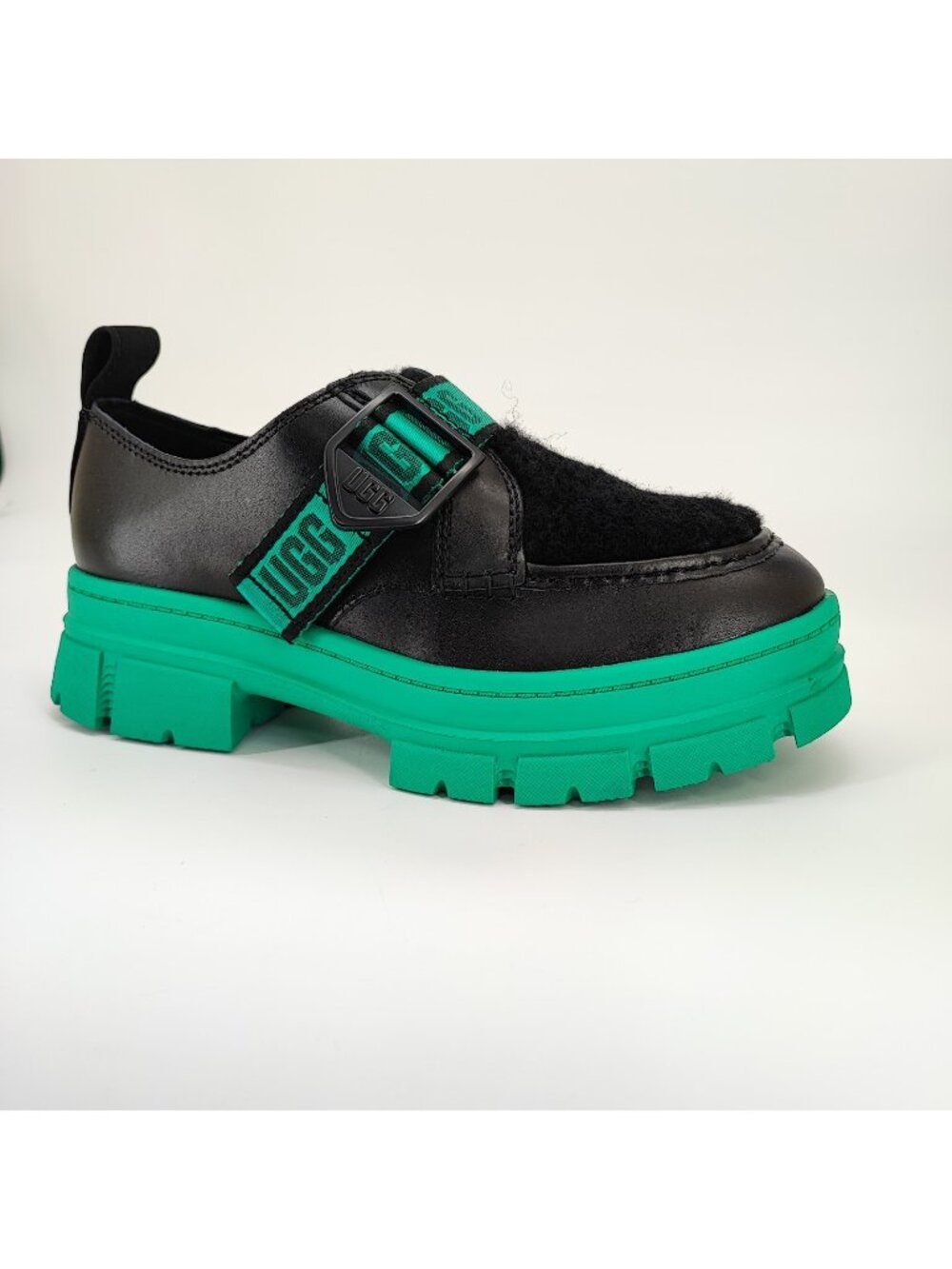 UGG Ashton Loafer Women's Size 7 US Lug Sole Leather Black 1130798